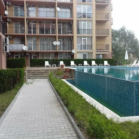 Lovely Studio With Balcony Pool View Apartament